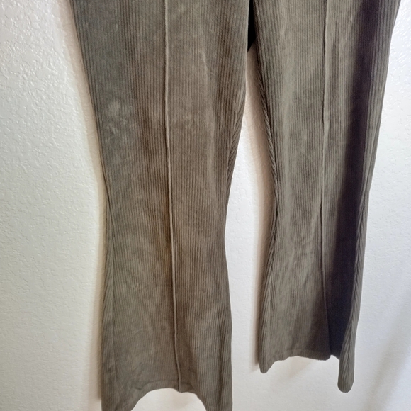 Aerie Groove On Velour Rib Flared High Rise Pants Olive Green Sz S - Picture 4 of 9